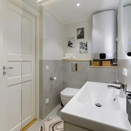 Cozy 1-bedroom In The Centre Апартаменти *